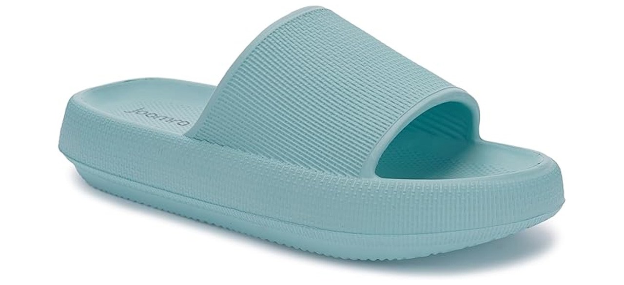 Joomra Pillow Slippers Review: Assessing the Comfort Level of these Sandals Compared to Walking on a Cloud