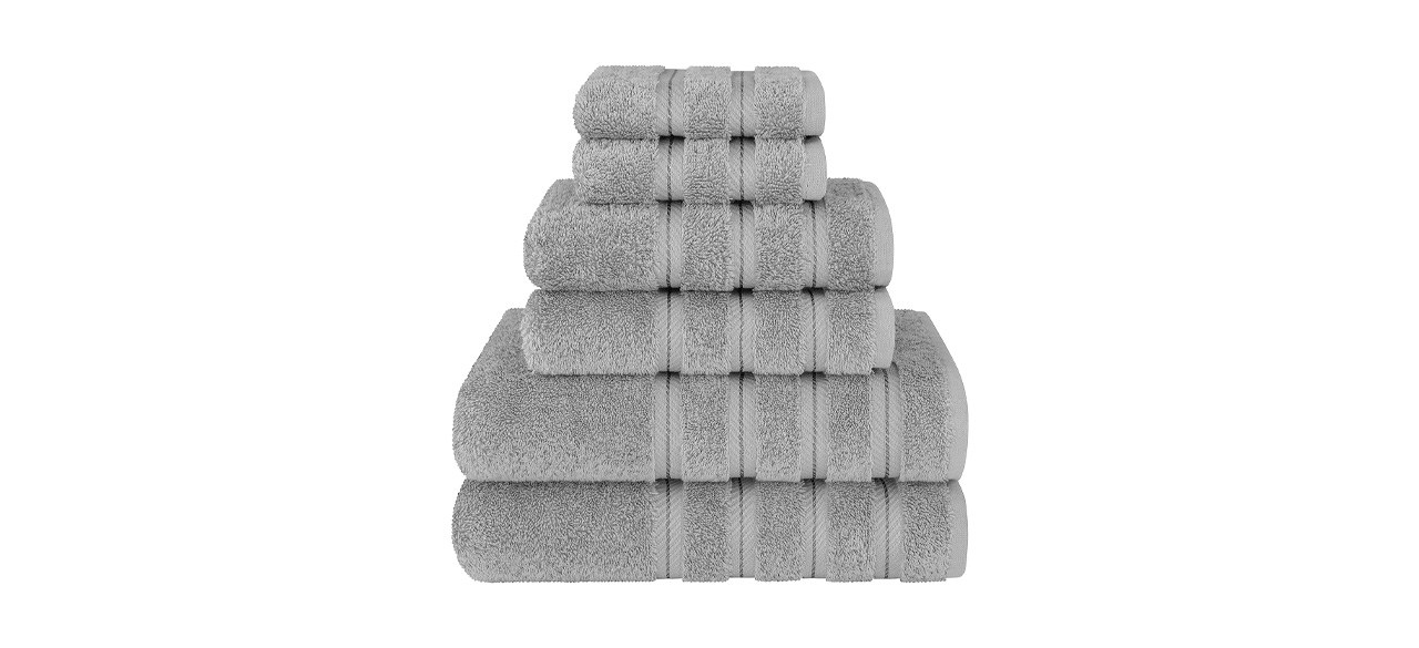 a set of 6 gray towels of varying sizes