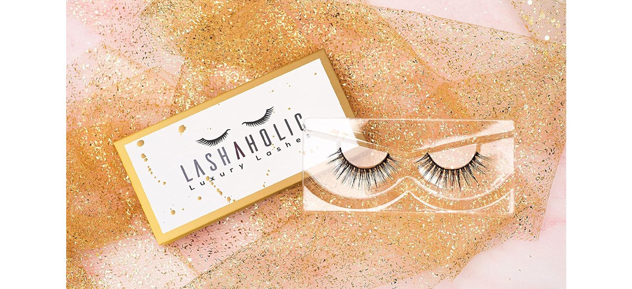 Lashaholic Lashes Basic B Collection on glittery background