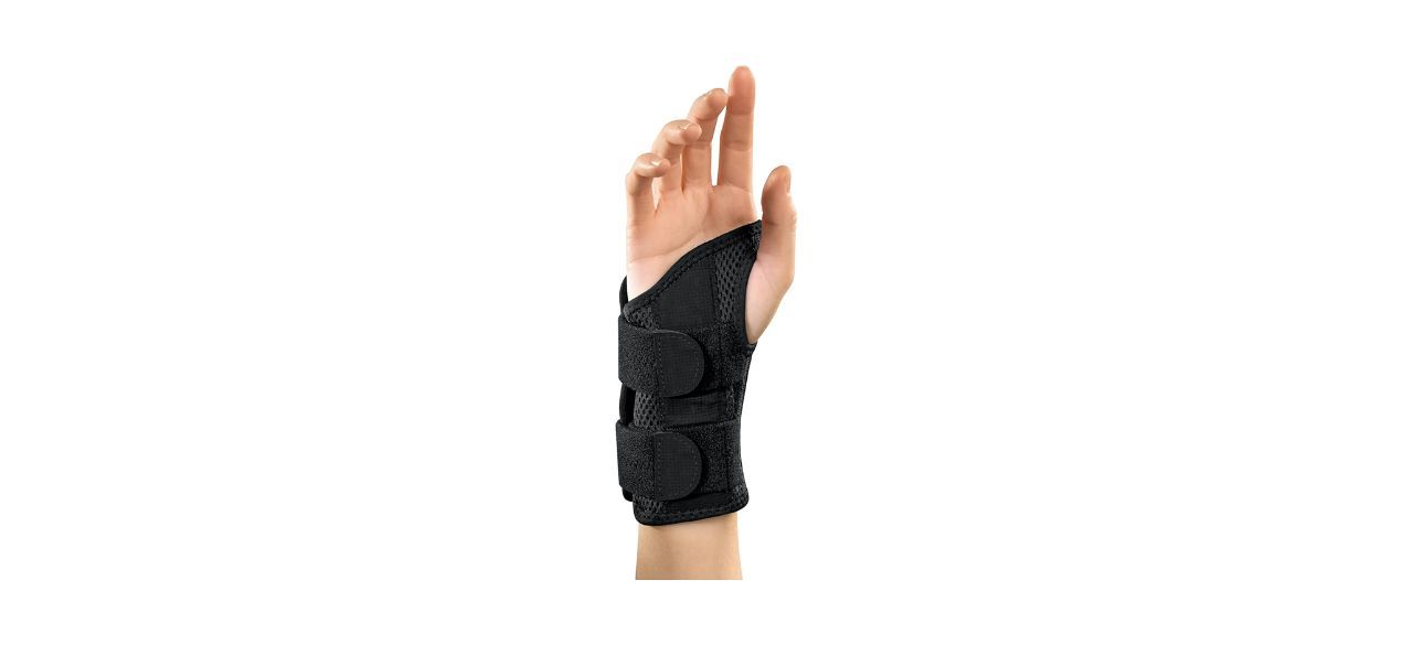 Mueller Fitted Wrist Brace