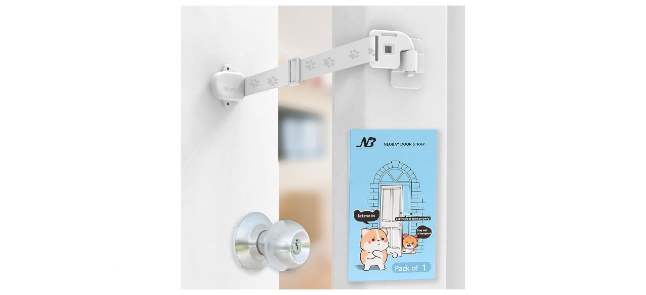 Neobay Adjustable Door Strap and Latch for Cats