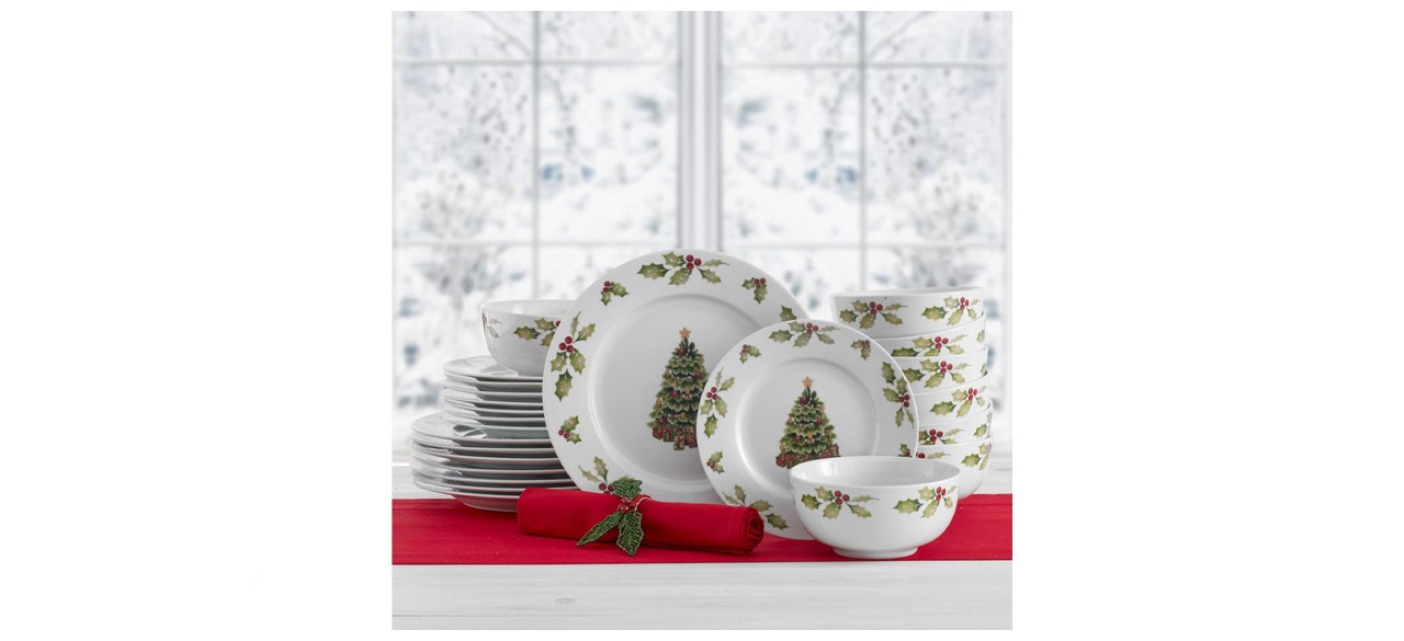 Pfaltzgraff Christmas Day Dinnerware Set, Service For 8, White