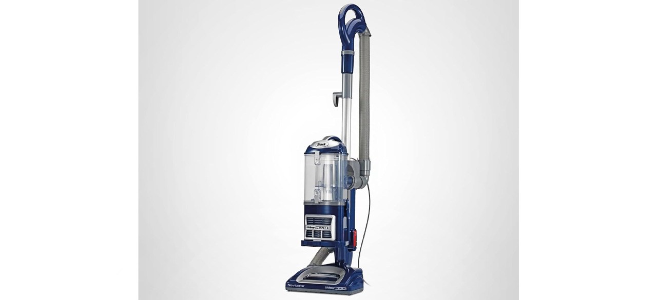 Shark Navigator Lift-Away Deluxe Upright Vacuum