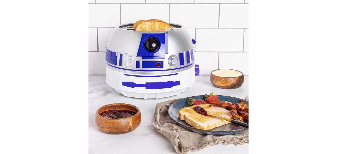 Uncanny Brands Star Wars R2D2 Deluxe Toaster