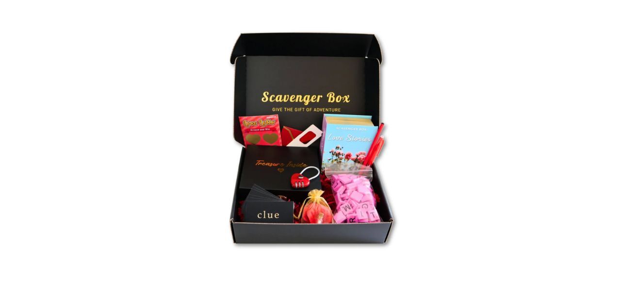 Romantic scavenger hunt kit in box