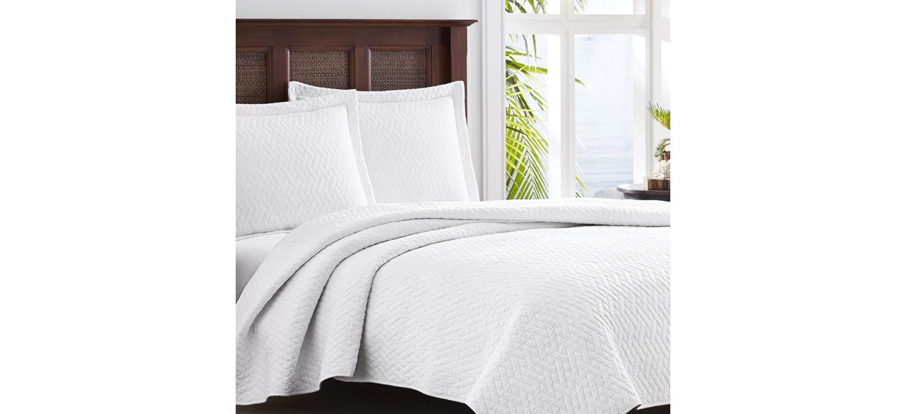 White Tommy Bahama Home Chevron Reversible 3-Piece Quilt Set