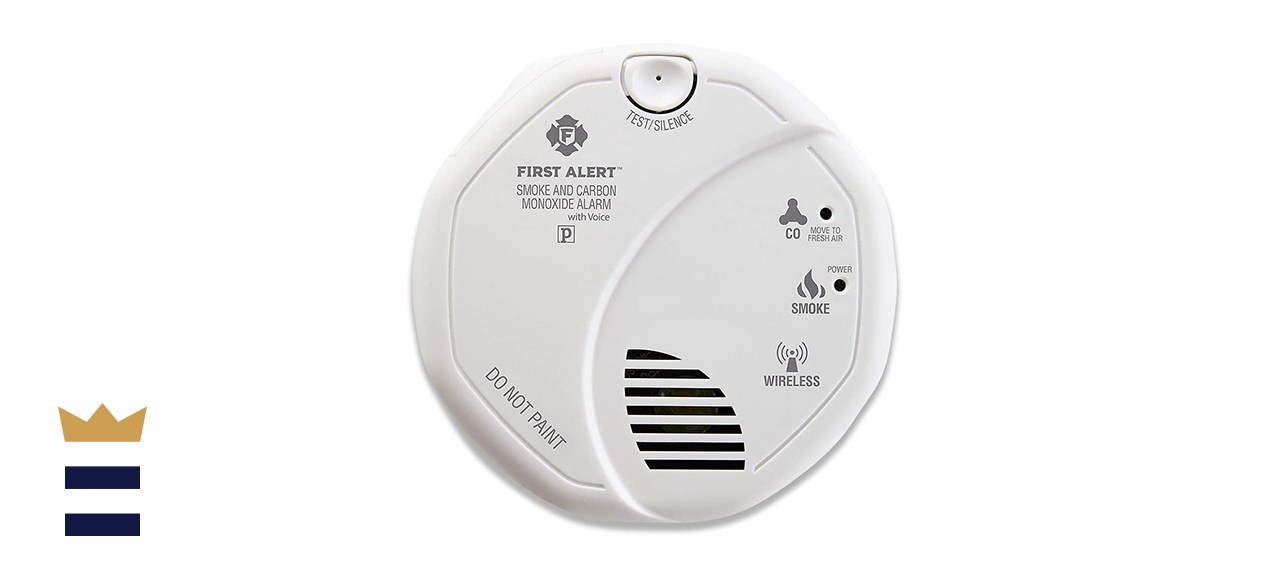 First Alert SCO501CN-3ST Wireless Interconnected Combination Smoke and Carbon Monoxide Alarm with Voice Location, Battery Operated