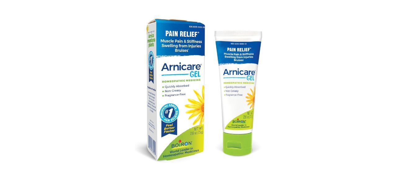 Boiron Arnicare Gel on white background. Packaging indicates it's a homeopathic remedy for muscle pain and stiffness relief.