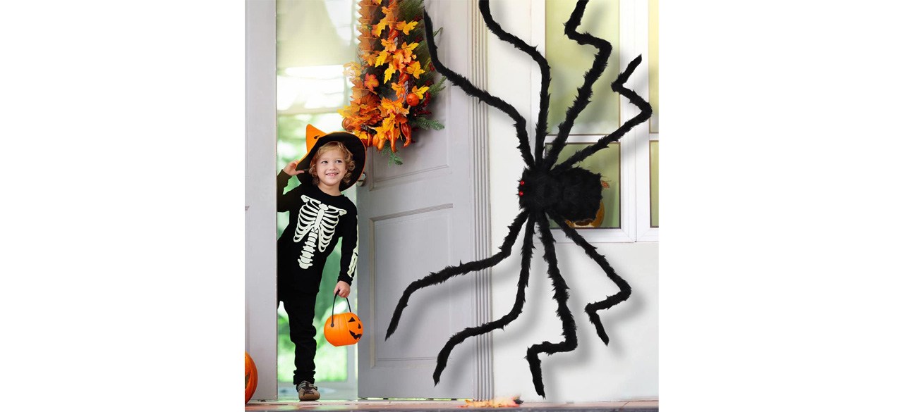 Huge Home Depot skeleton haunts Thanksgiving, Christmas displays