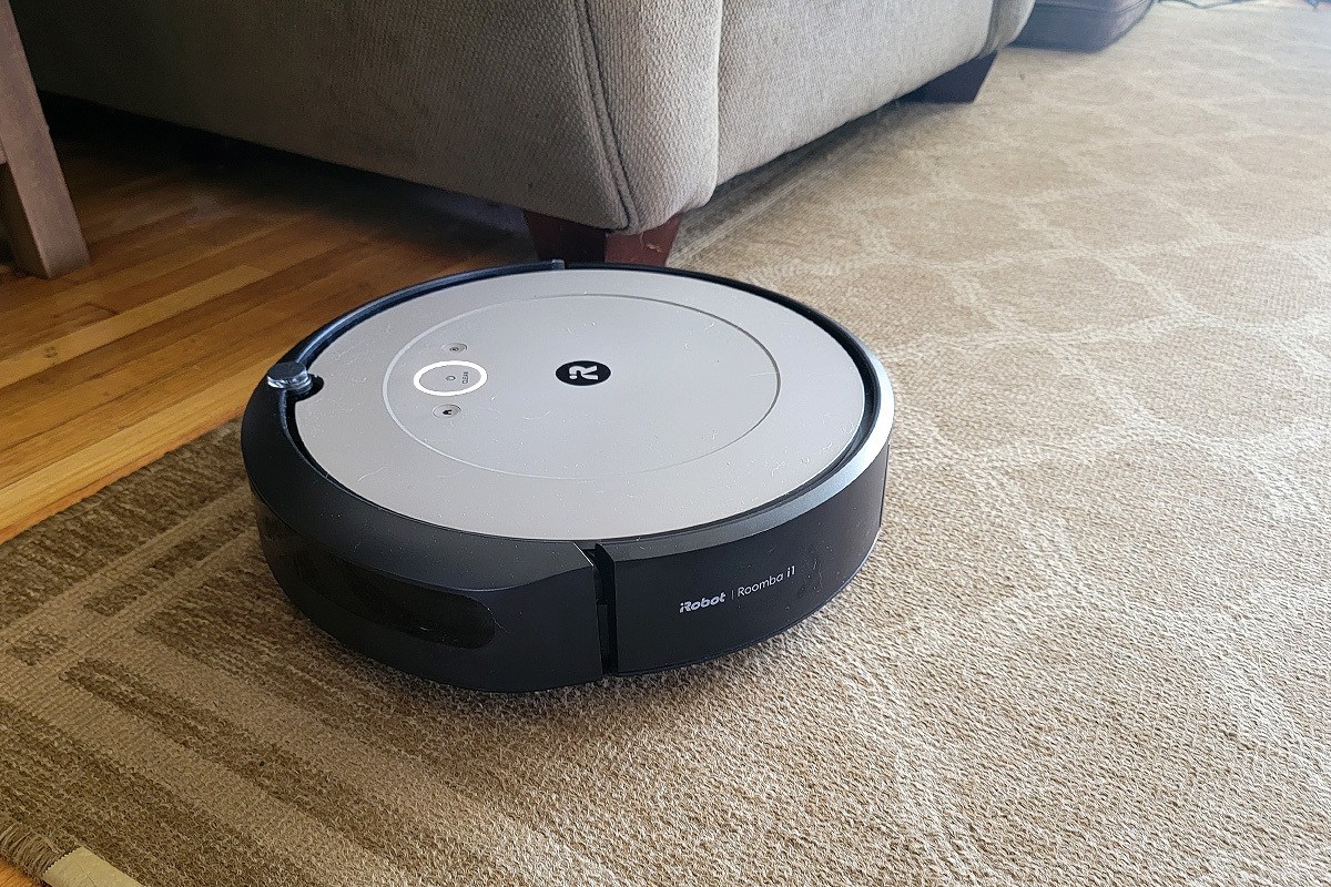 Roomba i1+ on carpet 