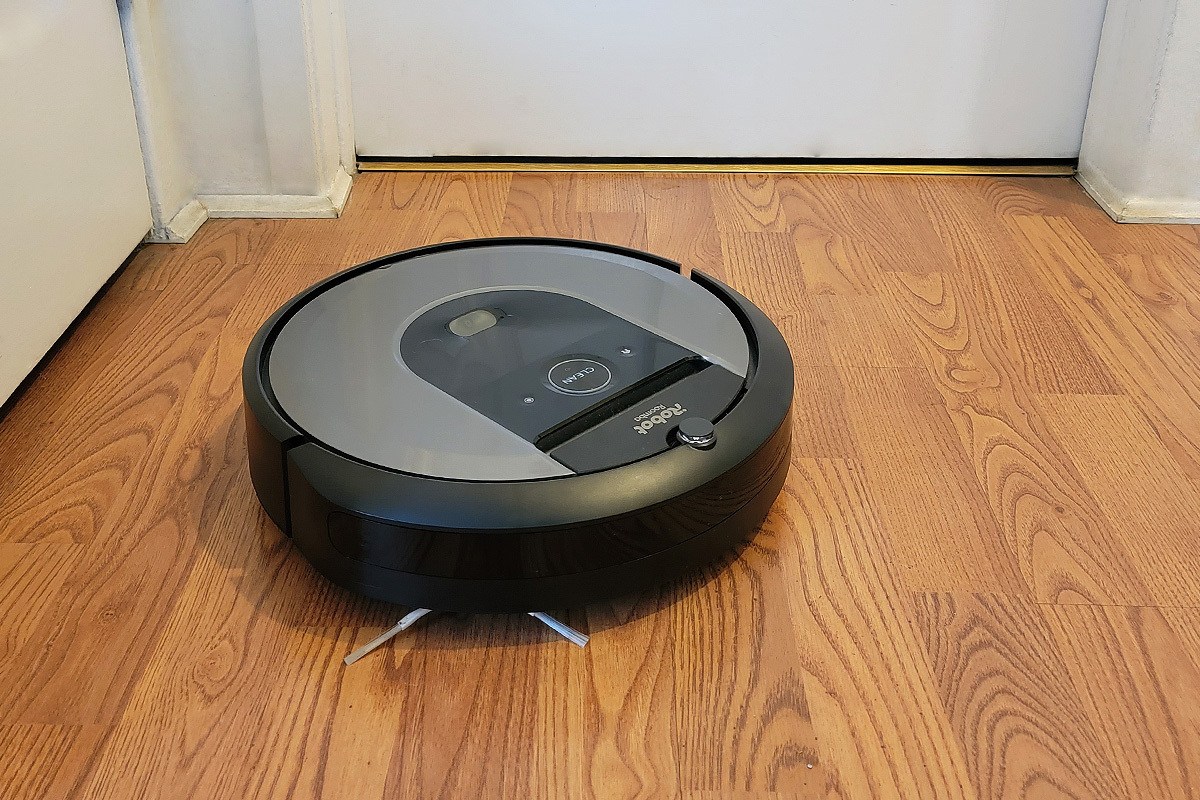 Roomba i8+ on hard floor