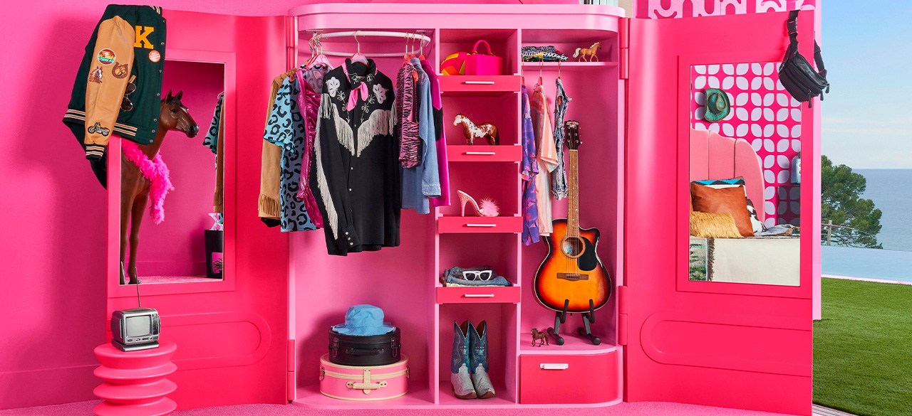 Barbie Airbnb DreamHouse closet