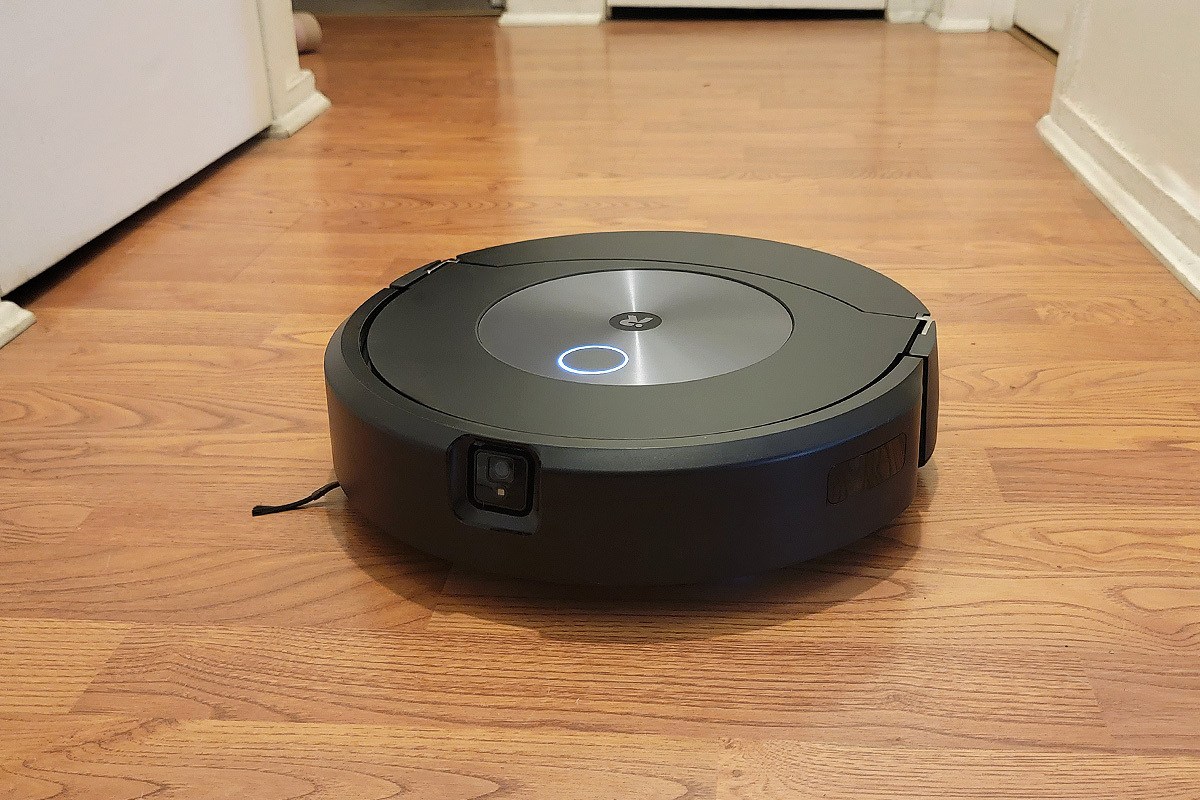 Roomba j7+ combo on hard flooring 