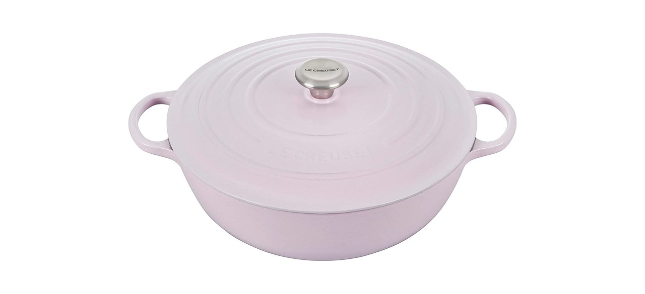 https://cdn.bestreviews.com/images/v4desktop/image-full-page-cb/kitchen-most-popular-le-creuset-cookware-best-colors-best-le-creuset-signature-chef-s-oven.jpg