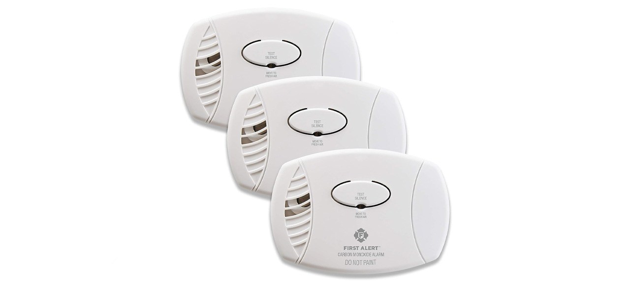 First Alert Plug-In Carbon Monoxide Detector with Battery Backup, Pack of 3