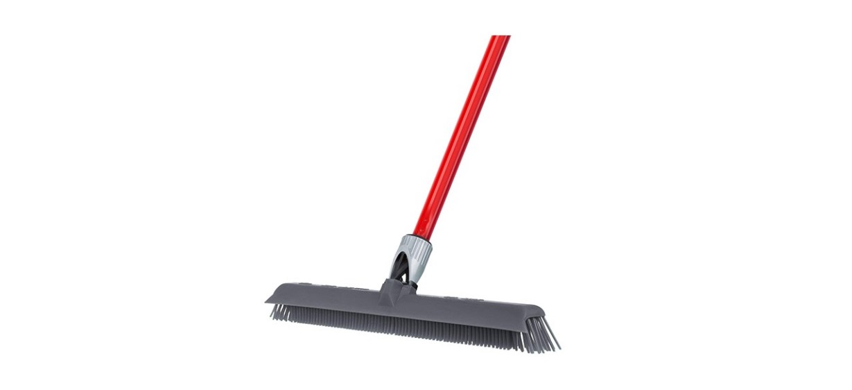 https://cdn.bestreviews.com/images/v4desktop/image-full-page-cb/ravmag-silicone-broom-squeegee-201a06.jpg?p=w1228