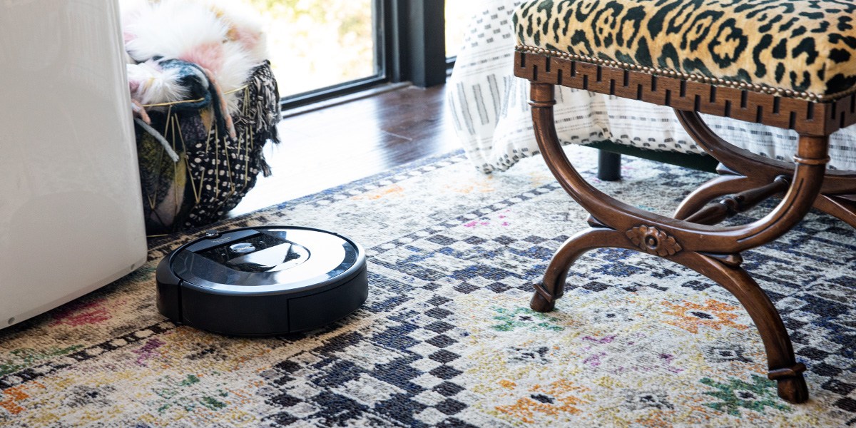 Roomba i7+ on carpeting