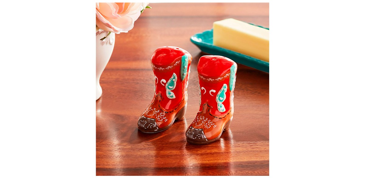 https://cdn.bestreviews.com/images/v4desktop/image-full-page-cb/the-pioneer-woman-red-cowboy-boots-salt-and-pepper-shaker-set.jpg