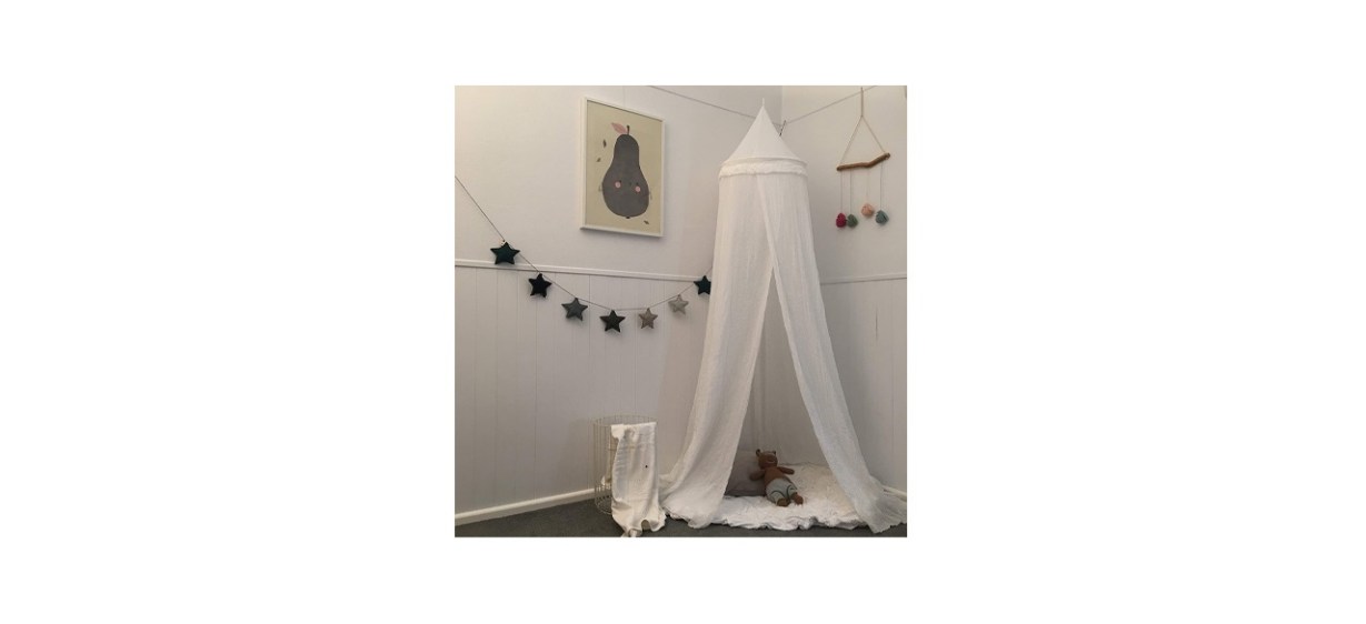 Zeke and Zoey Soft White Hanging Bed Canopy