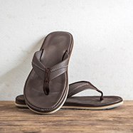 nike closed toe sandals mens