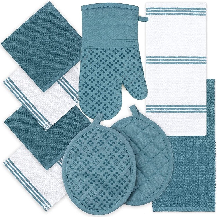 https://cdn.bestreviews.com/images/v4desktop/product-matrix/best-kitchen-linen-sets-sticky-toffee-oven-mitt-pot-holder.jpg