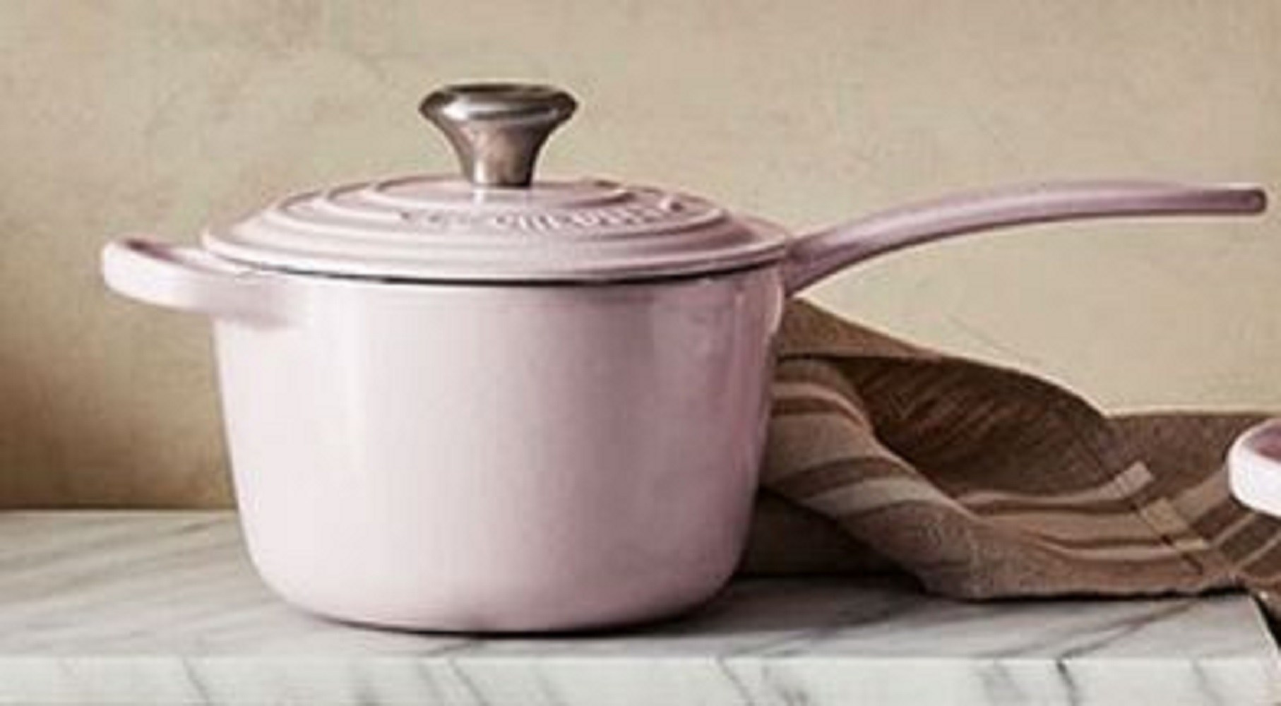 https://cdn.bestreviews.com/images/v4desktop/product-matrix/lecreuset-saucepan.jpg